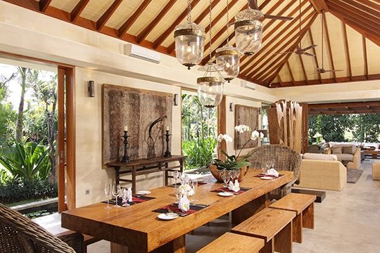 Villa Sarasvati - Dining table